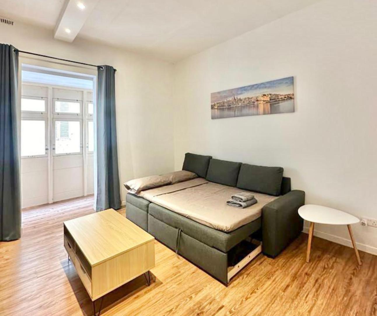Central And Modern Valletta Flat Экстерьер фото