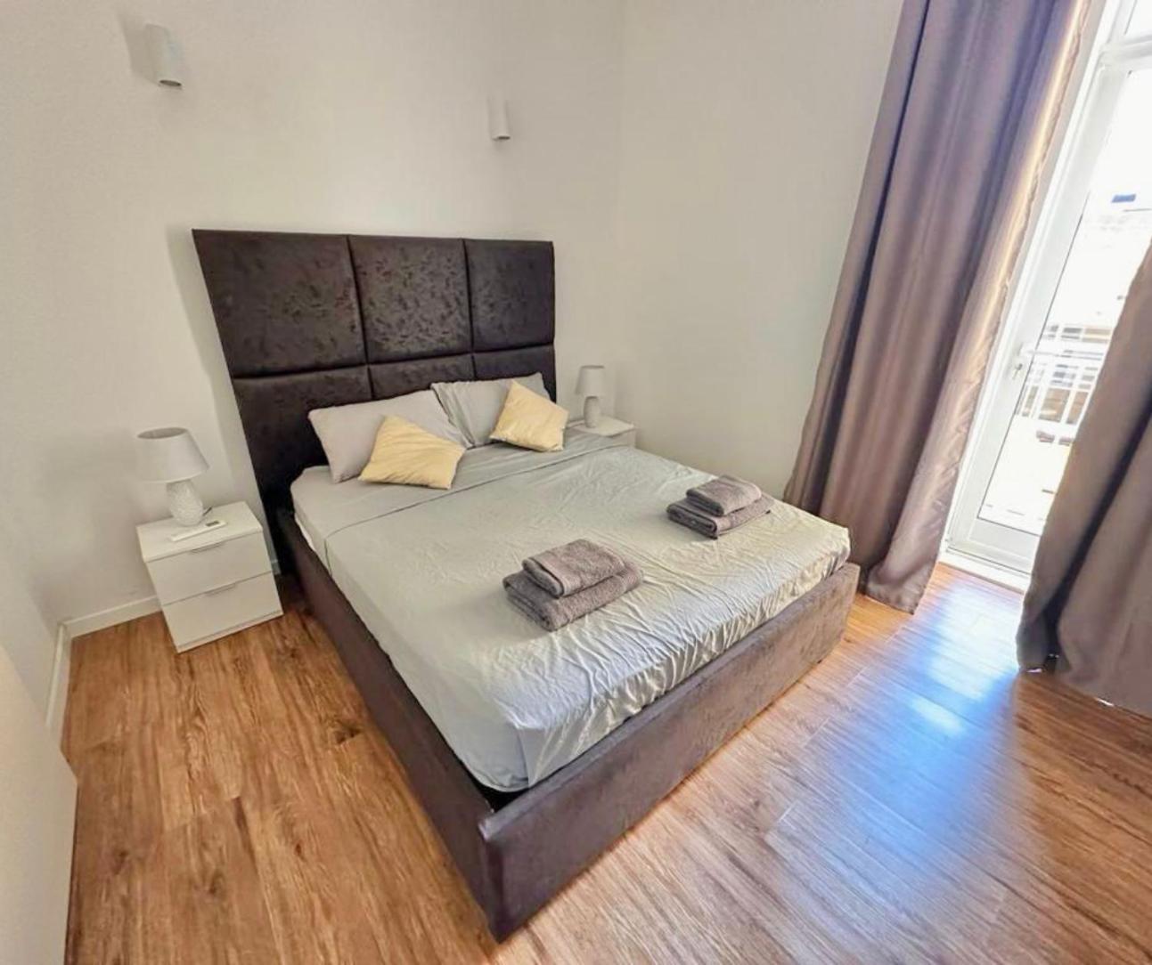 Central And Modern Valletta Flat Экстерьер фото